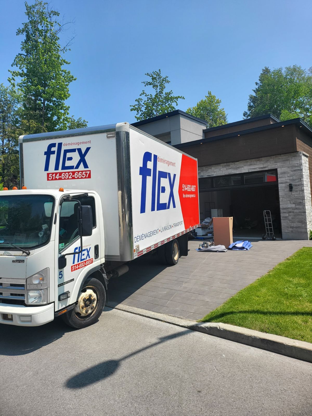 Hiring a Montreal moving company is the only way to get a move done safely, and then your acquaintance doesn’t have to bother their friends and family.